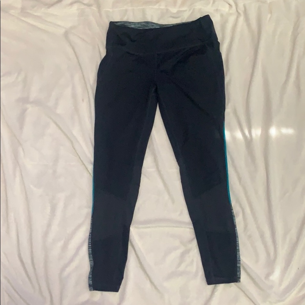 Gray leggings with blue and gray striped slits